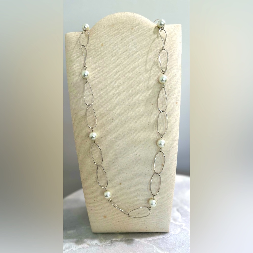 Boutique style glass pearl oblong station link silver tone necklace 36 inches